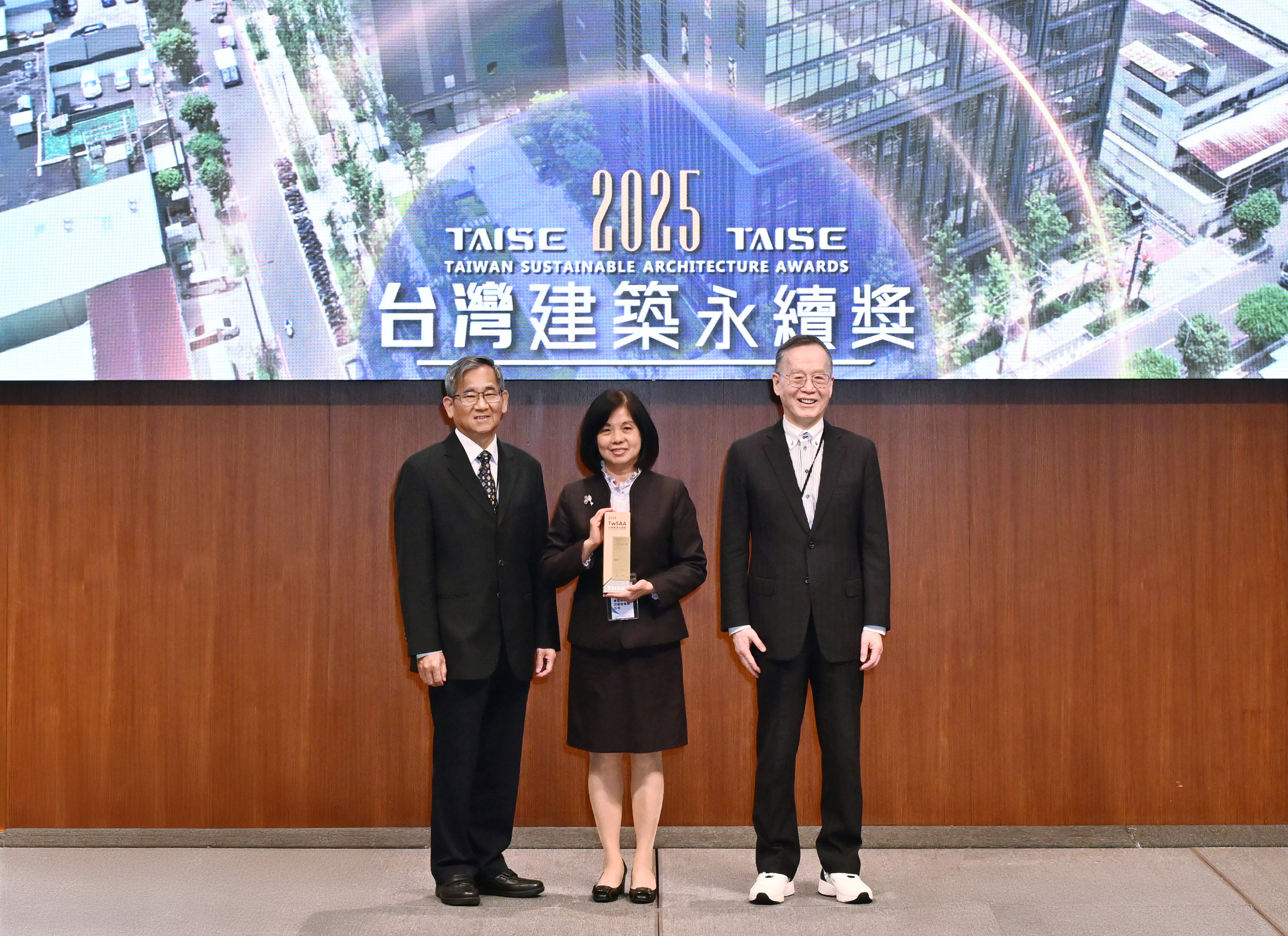 華南銀行新建資訊中心的永續行動  榮獲「2025 TwSAA台灣建築永續獎」
